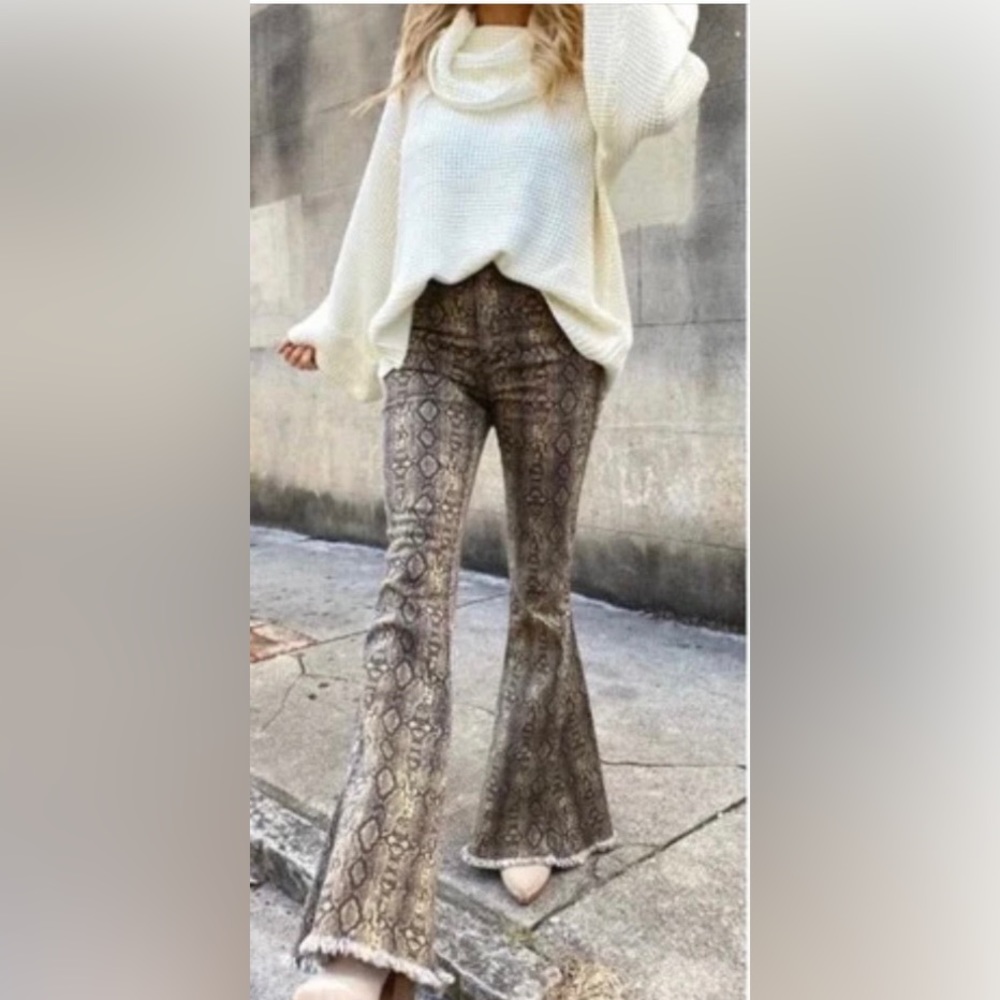 Show Me Your Mumu Berkeley Bells Queen Cobra super flare jeans